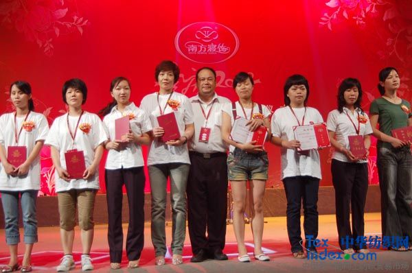 �Ϸ�����ت���(j��ng)�N(xi��o)�̃�(y��u)�㌧ُ�T