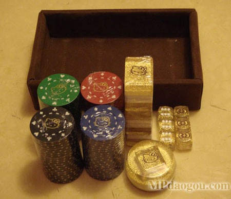 HelloKitty���ɐ�(��i)���錢��