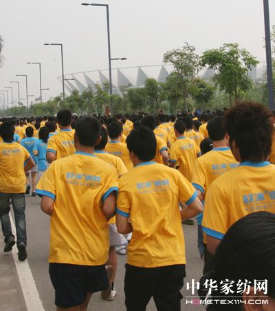 ��(m��ng)��ɯ����ӭ��һ���O�߱����L(ch��ng)��