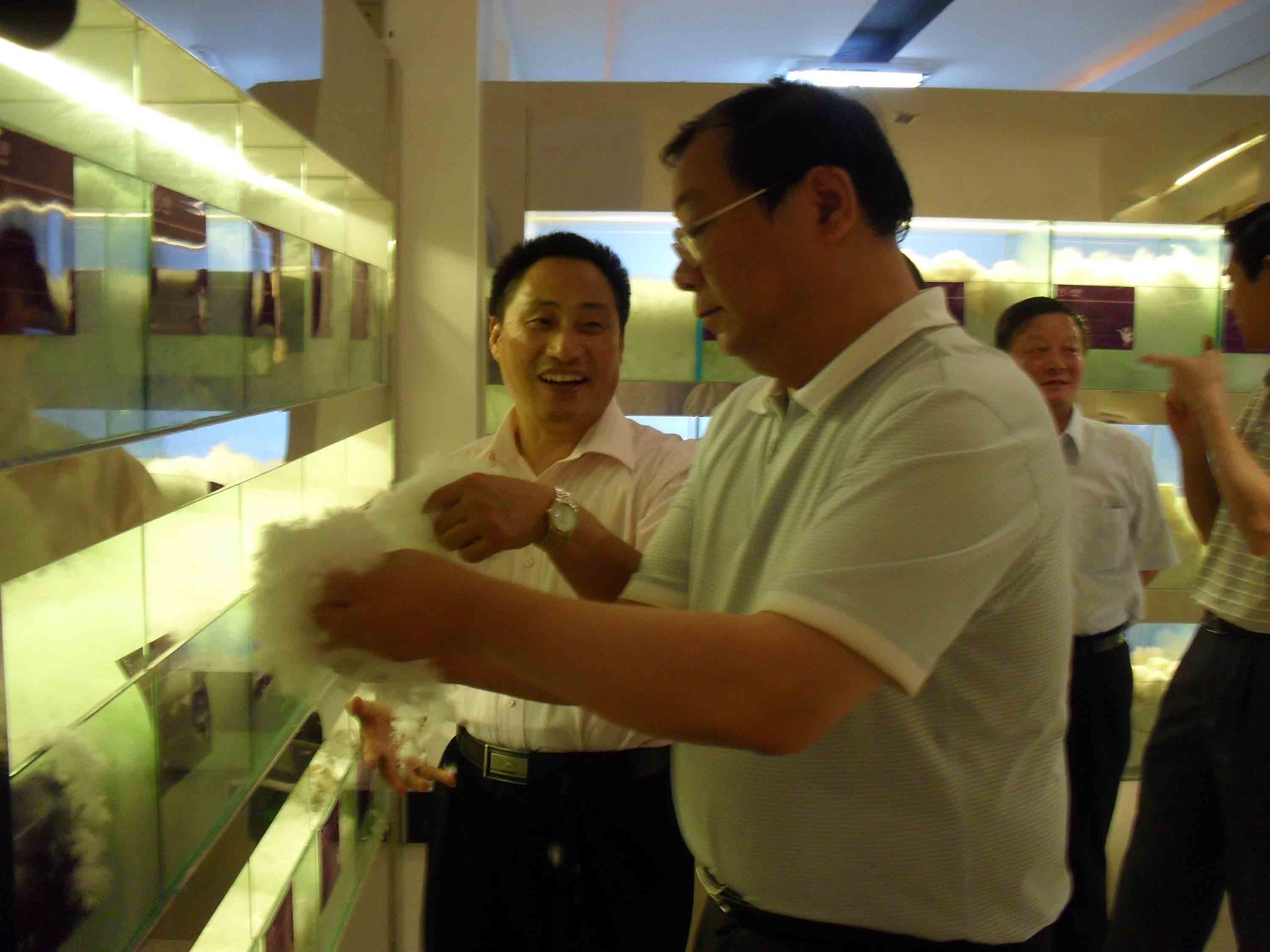 ʡ�̄�(w��)�d�ڏd�L(ch��ng)�z��ָ���������F