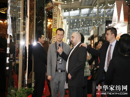 ���ڲ�ˇչ׌��չ�̝M(m��n)��֮���H����