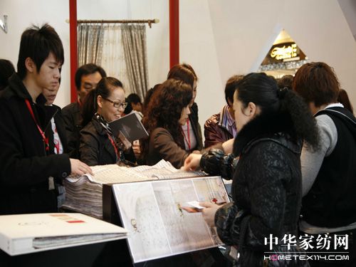 ���ڲ�ˇչ׌��չ�̝M(m��n)��֮���H����