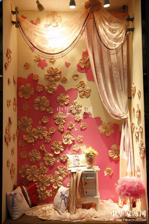 ���ڇ��H�Ҽ���ˇ�߼Ҿ��Ʒչ�[��(hu�� )