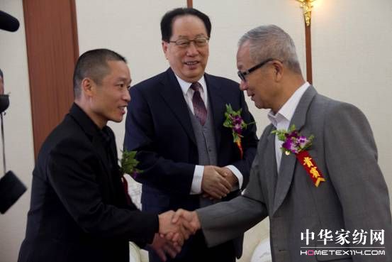 �Ї���(j��ng)����̼�D���c�ɳ��m�l(f��)չ���(hu�� )