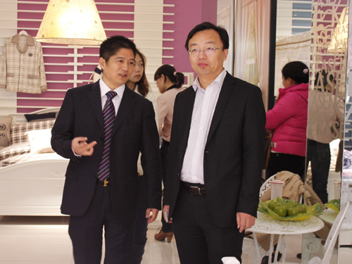 �Pʢ���{�{paisley��׌��(m��ng)���v�w