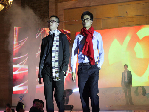 �Pʢ���{�{paisley��׌��(m��ng)���v�w