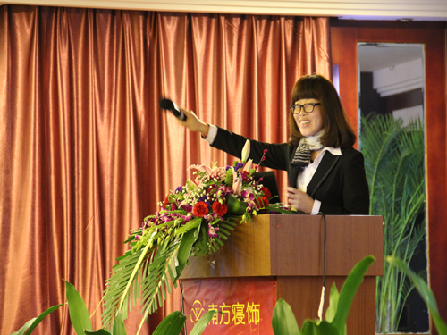 �Ϸ�����´��F�ݕ�(hu�� )�A�M(m��n)��Ļ