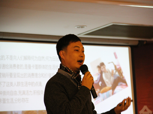 �Ϸ�����´��F�ݕ�(hu�� )�A�M(m��n)��Ļ