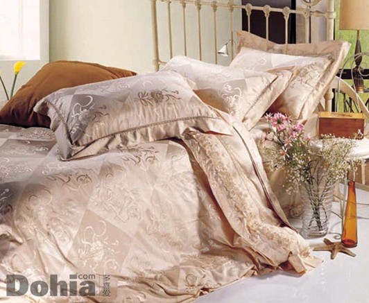 ��ϲ��(��i)�Ҽ�������Ʒ�е�ɫ�ʌW(xu��)��(w��n)