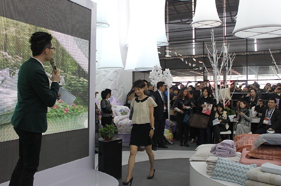 ����Ч��ϯ���Ҽ���չ��(hu�� )�٬F�߳�