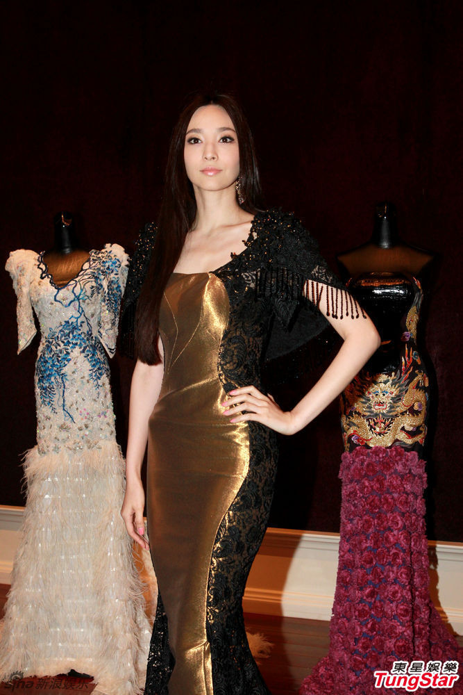 ����Ƚ�ɫ�ڼ��L(ch��ng)ȹ���� ���΃�(y��u)��