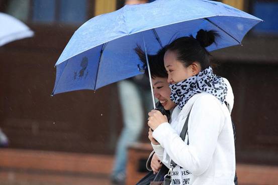 �W�ɼҼ����H�����L(f��ng)��������˽��ӆ����ů˯�ߕr(sh��)����