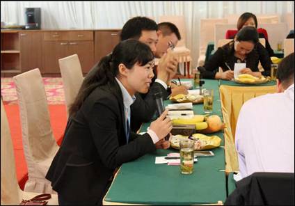 ���ˍu�Ҽ�2015������Ʒ�b�p��(hu�� )�߽�(j��ng)�N(xi��o)����Մ��(hu�� )�A�M(m��n)�Y����