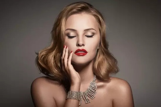 Ů�����@�ӟ��ɵ����z���D��zS+��Ů�����(l��i)��