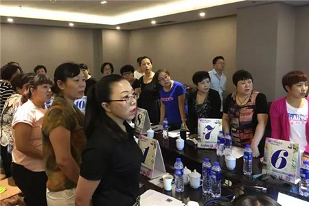 �Pʢ�Ҽ�����ɵؾ�Ӣ�R��һ��