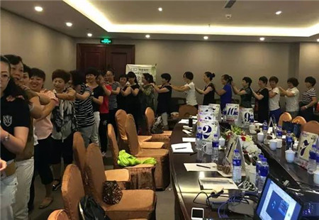 �Pʢ�Ҽ�����ɵؾ�Ӣ�R��һ��