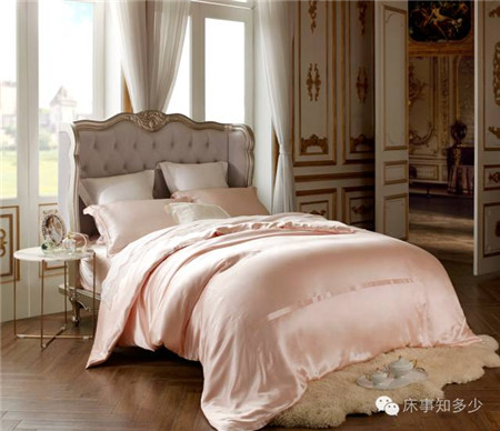 ����Ҽ���һ��ɫ����(l��i)�����ζ���ħ����