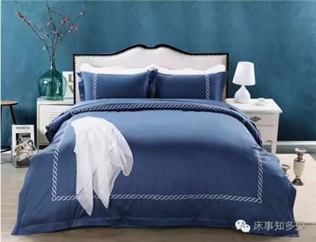 ����Ҽ���һ��ɫ����(l��i)�����ζ���ħ����