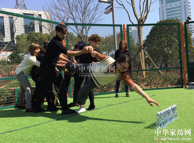 �Pʢ�Ҽ�2017������Ʒȫ��Ѳ����Ӗ��(hu�� )����һվ�ڽ�����ʽ���_(k��i)�Ļ��