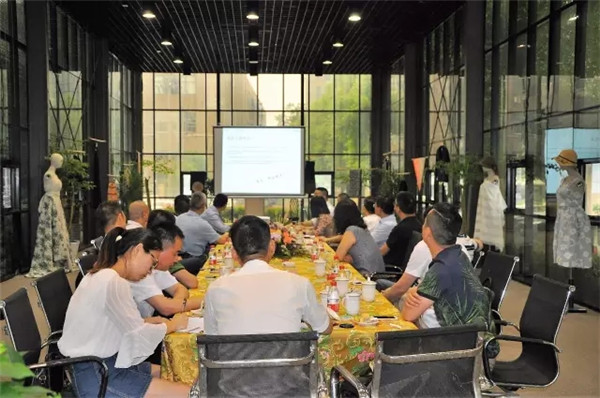 �����Ҽ��f(xi��)��(hu�� )���L(f��ng)��һ������؛�M(m��n)�M(m��n)