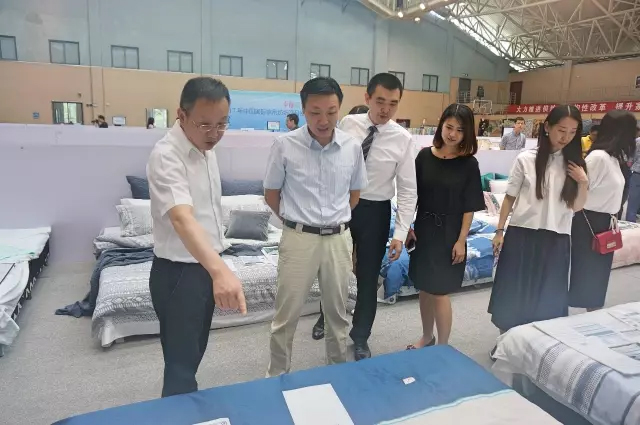 �Ҹ�������ζϯ����ͨ������������300���Ҽ��a(ch��n)Ʒ��Ů�����