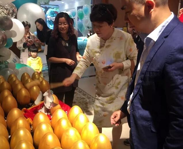 ���Լ�����ϯ˯�߹�|(zh��)�Pʢ�Ҽ������(hu�� )���f����˯�������x��