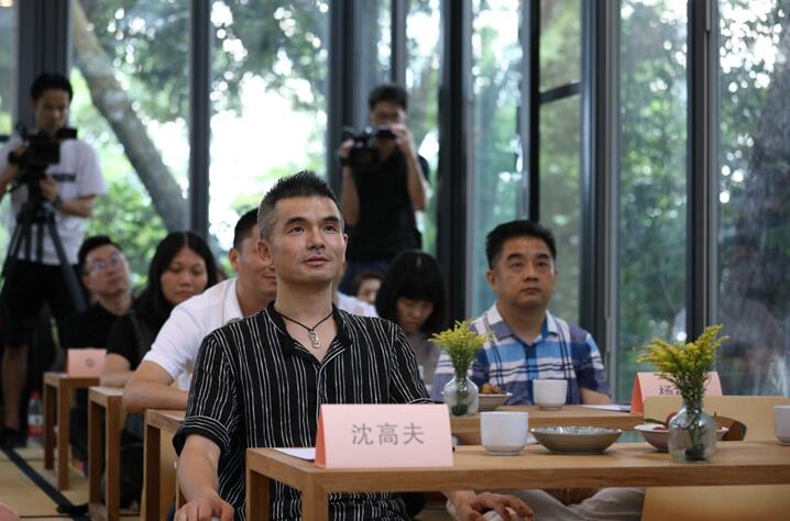 ����Ȼ���ؾ�����������һ��(ch��ng)���ӵİl(f��)����(hu�� )