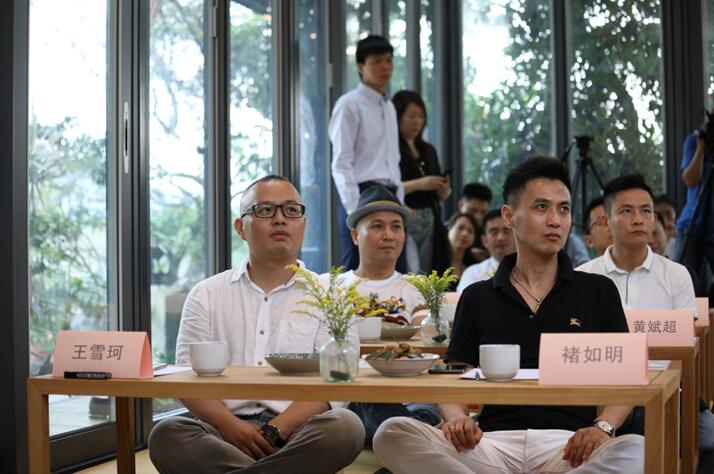 ����Ȼ���ؾ�����������һ��(ch��ng)���ӵİl(f��)����(hu�� )