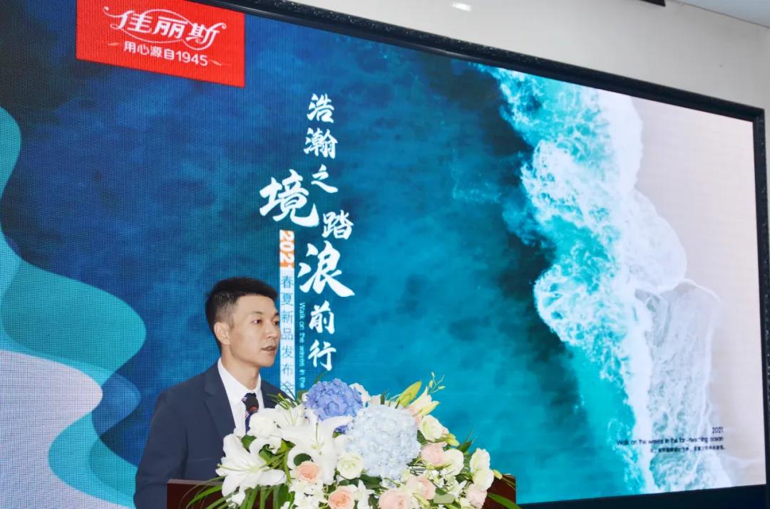 �����֮����̤��ǰ�� �� ���� ����˹2021������Ʒ�l(f��)����(hu�� )�A�M(m��n)�ɹ���