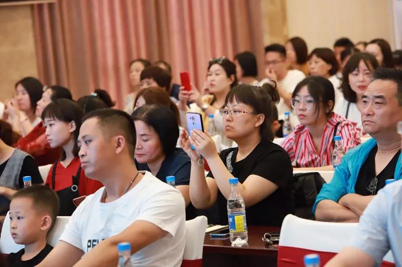 ��Ʒ•�������Ҽ�2019�ﶬ��Ʒ�l(f��)����(hu�� )�A�M(m��n)�չ���