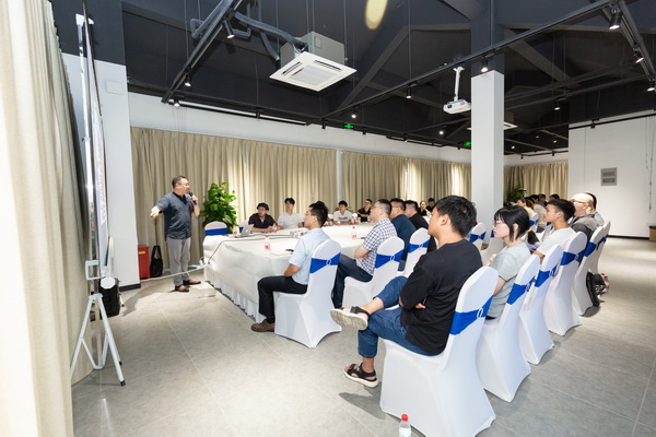 ��������r(sh��)�� ���h�r(sh��)��δ��(l��i)�l(f��)չ�����}Փ���ں��ݽz�IС��e��