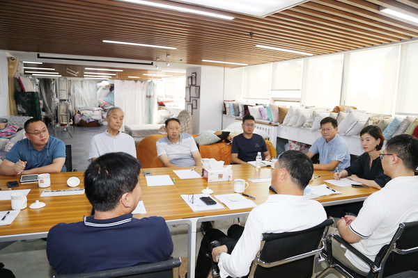 �Ї�����Ʒ�M(j��n)�����̕�(hu�� )��(hu�� )�L(ch��ng)�ܼײ�һ�������u�{�мҼ����Q��I(y��)